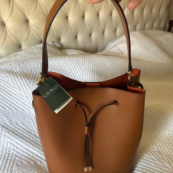 NWT Lauren Ralph Lauren Tan Bucket Shoulder Bag